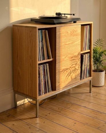 Bespoke oak media unit with record storage and turntable. Designed and made by Birbeck Furniture
